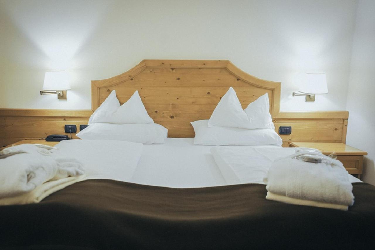 Hotel Al Parco Моена Екстериор снимка