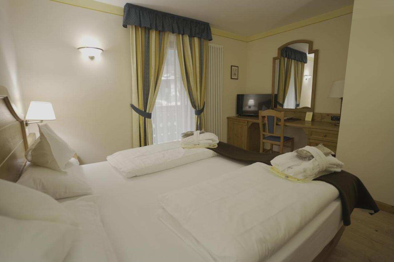 Hotel Al Parco Моена Екстериор снимка