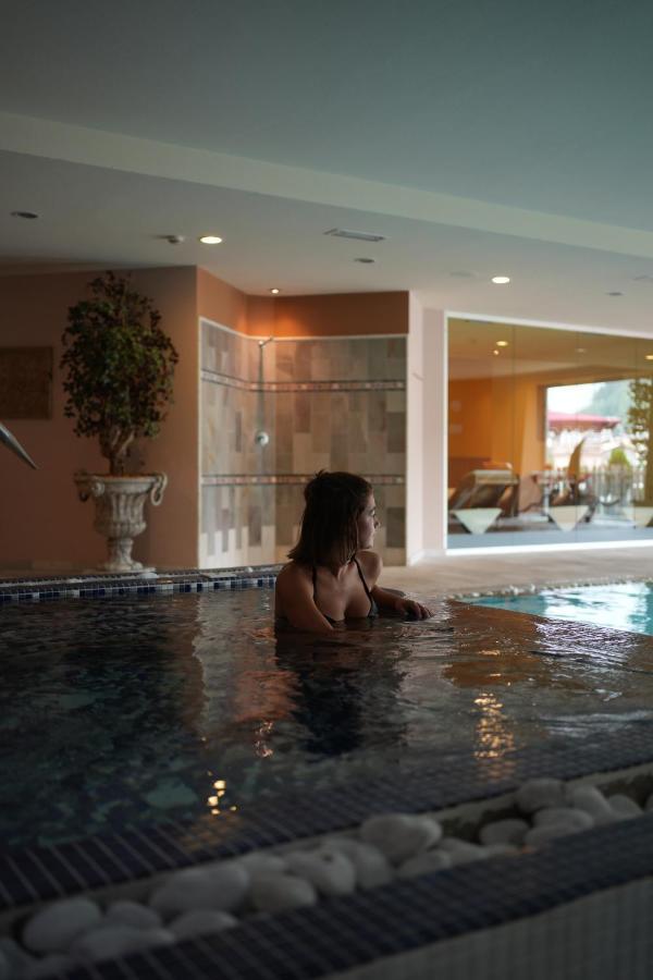Hotel Al Parco Моена Екстериор снимка