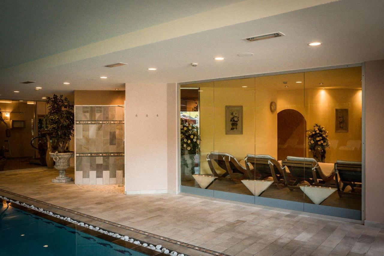 Hotel Al Parco Моена Екстериор снимка