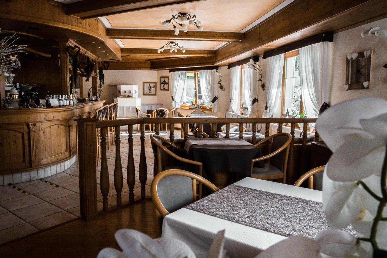 Hotel Al Parco Моена Екстериор снимка