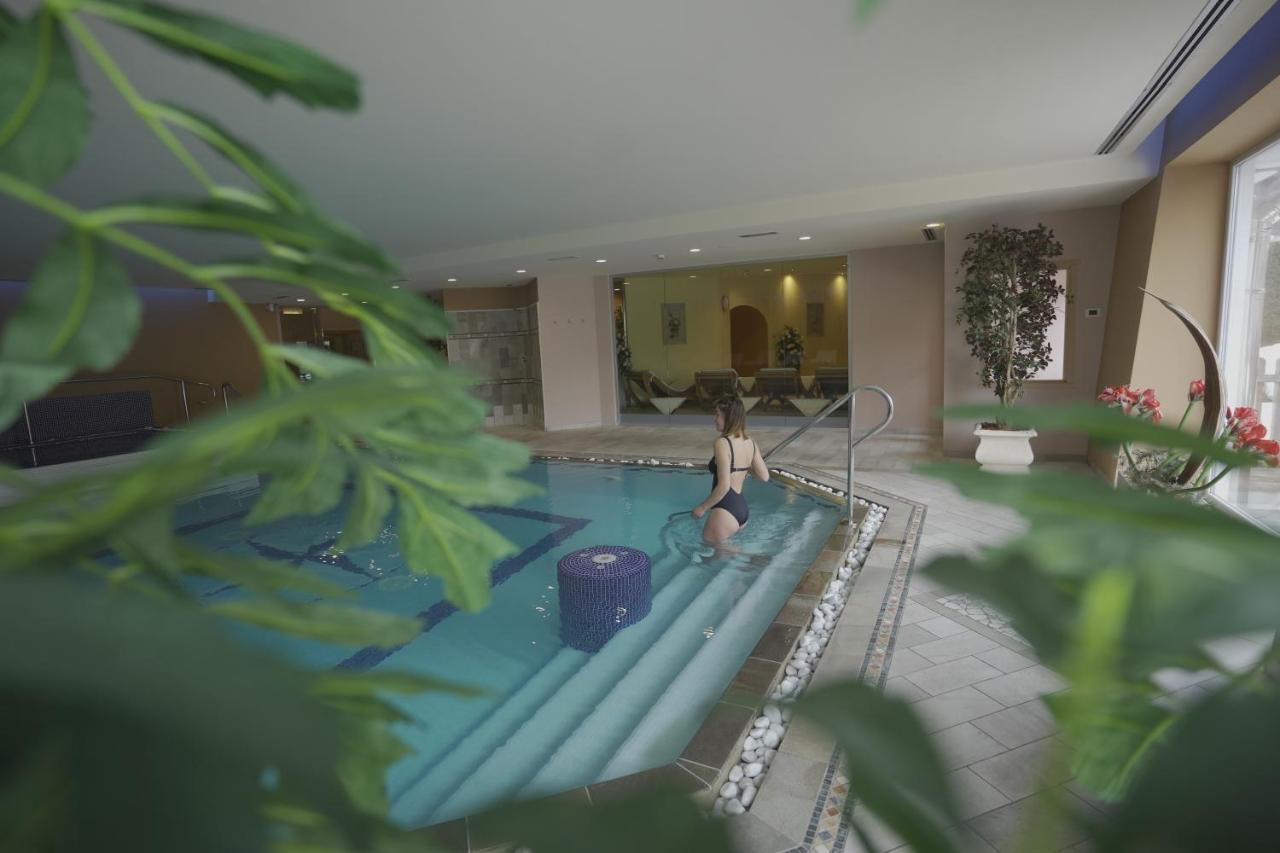 Hotel Al Parco Моена Екстериор снимка