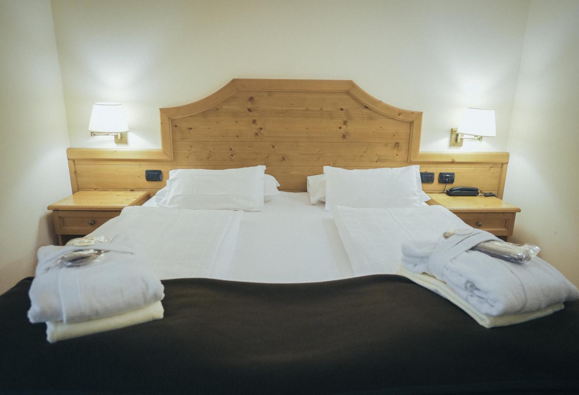 Hotel Al Parco Моена Екстериор снимка