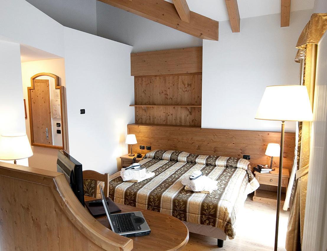 Hotel Al Parco Моена Екстериор снимка