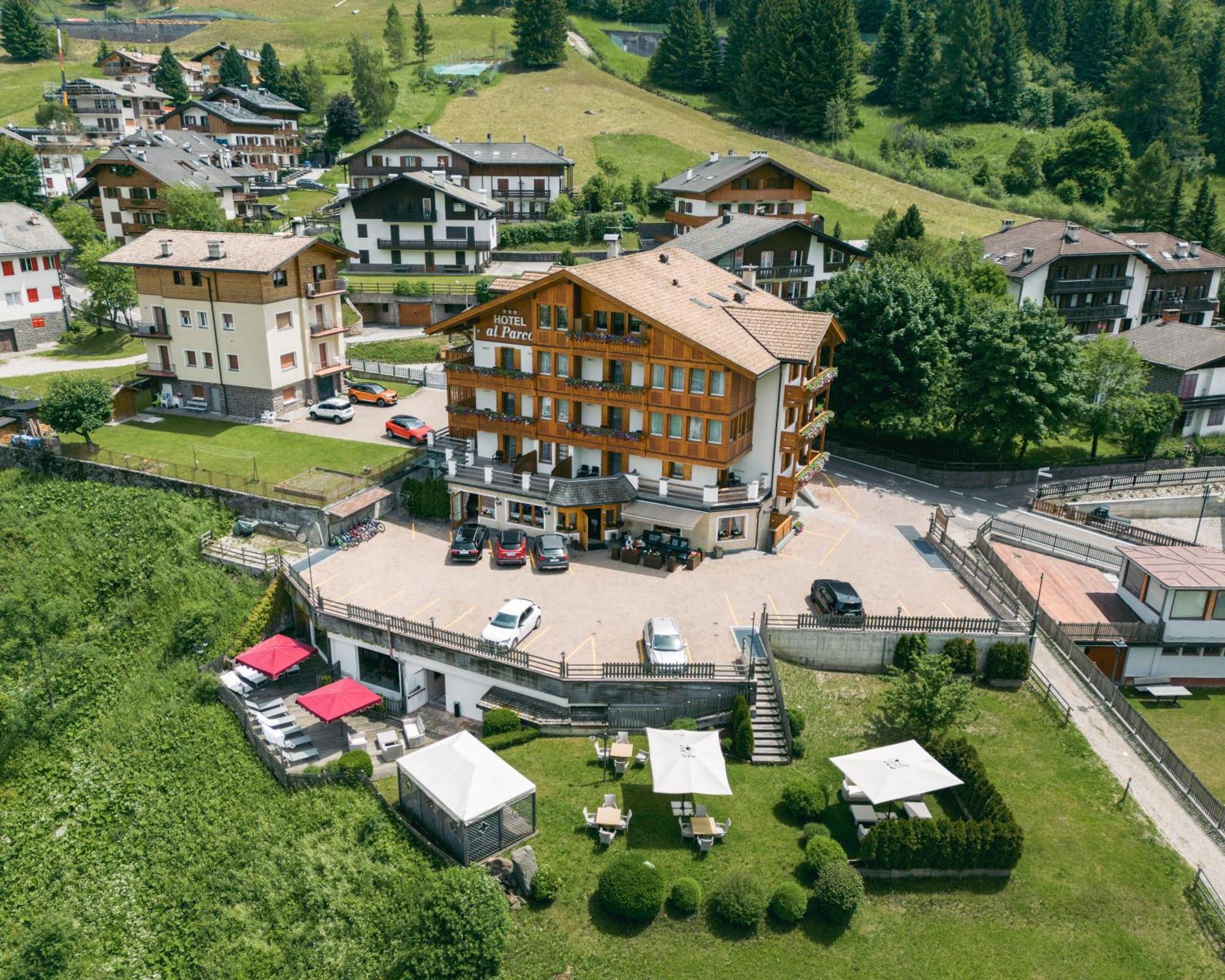 Hotel Al Parco Моена Екстериор снимка